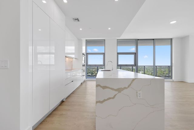 220 Lake Shore Drive 1823, Lake Park, FL 33403