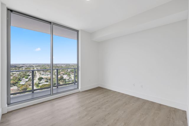 220 Lake Shore Drive 1823, Lake Park, FL 33403