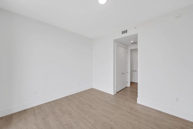 220 Lake Shore Drive 1823, Lake Park, FL 33403