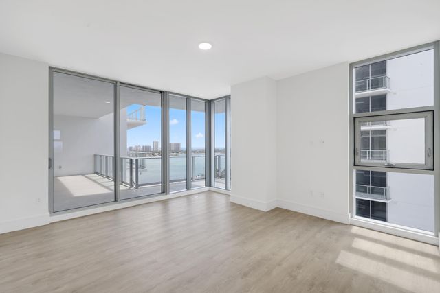 220 Lake Shore Drive 1823, Lake Park, FL 33403