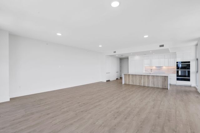 220 Lake Shore Drive 1823, Lake Park, FL 33403