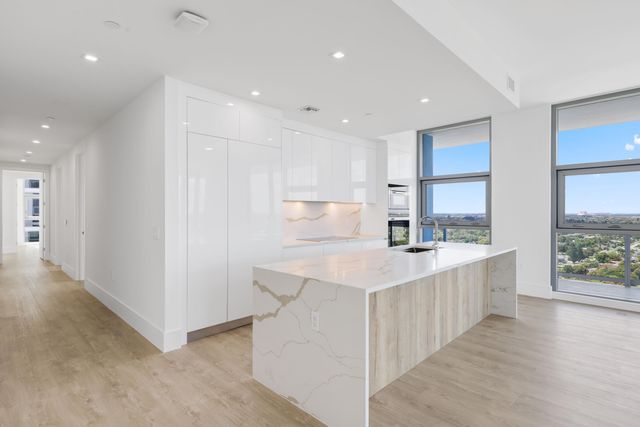 220 Lake Shore Drive 1823, Lake Park, FL 33403