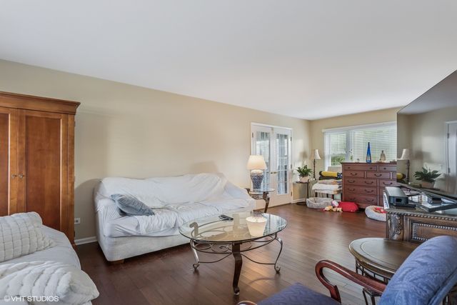 48 Kingston Drive, Oak Brook, IL 60523