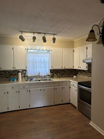 621 Miller Street, Young Harris, GA 30582