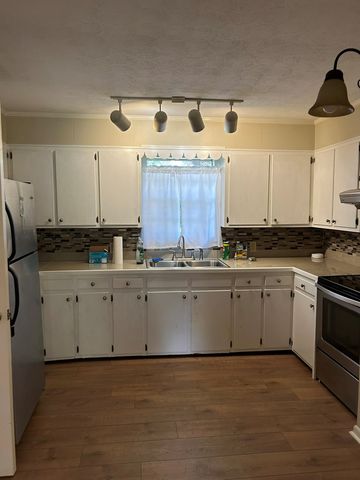 621 Miller Street, Young Harris, GA 30582