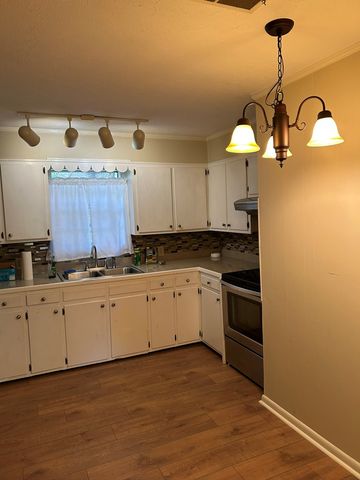 621 Miller Street, Young Harris, GA 30582