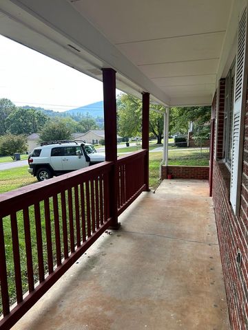 621 Miller Street, Young Harris, GA 30582