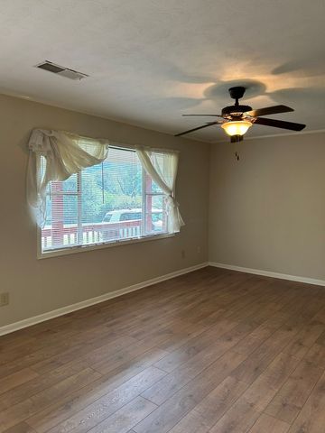 621 Miller Street, Young Harris, GA 30582
