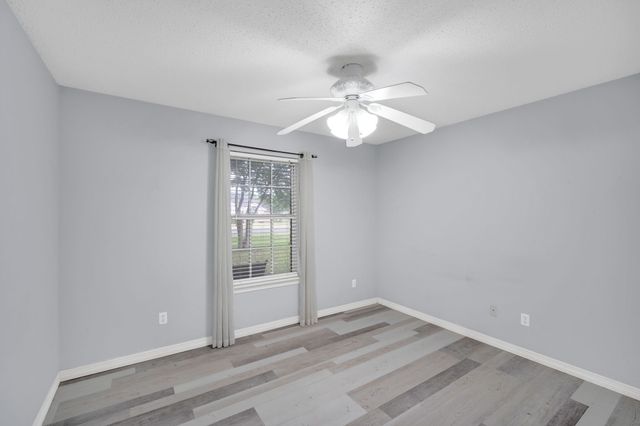 209 Alesha Road, Red Oak, TX 75154