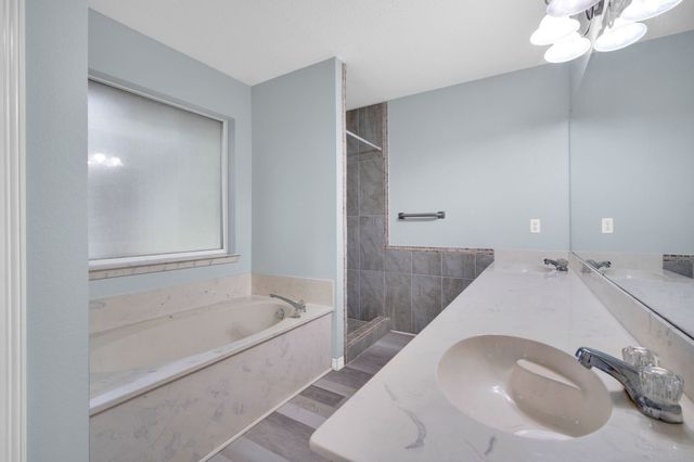 209 Alesha Road, Red Oak, TX 75154