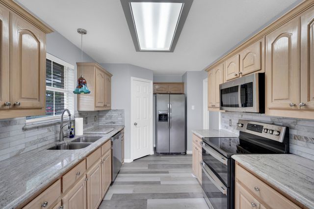 209 Alesha Road, Red Oak, TX 75154