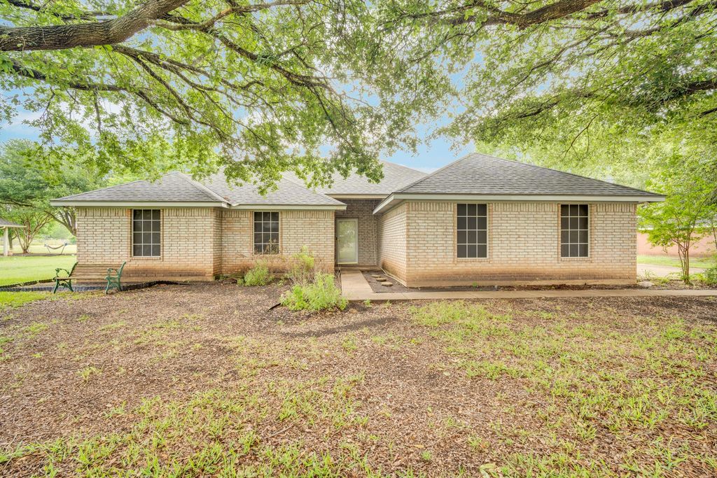 209 Alesha Road, Red Oak, TX 75154