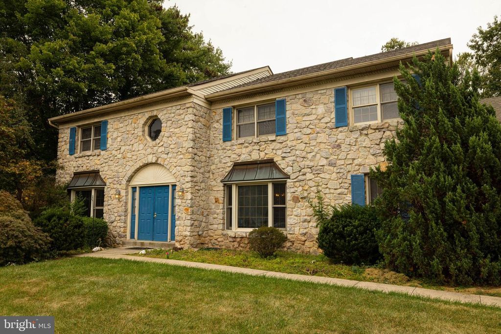 1 WAYNE CIR, Ambler, PA 19002