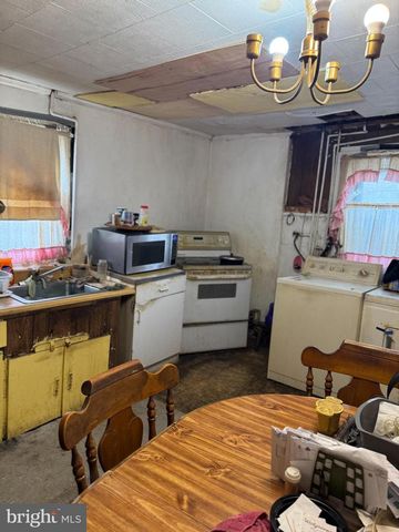 35 CAMBRIA AVE, Pleasantville, NJ 08232