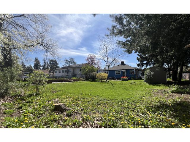 12101 Se LINCOLN St, Portland, OR 97216