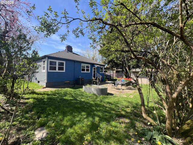 12101 Se LINCOLN St, Portland, OR 97216