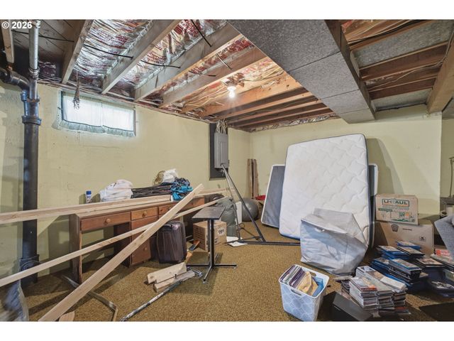 12101 Se LINCOLN St, Portland, OR 97216