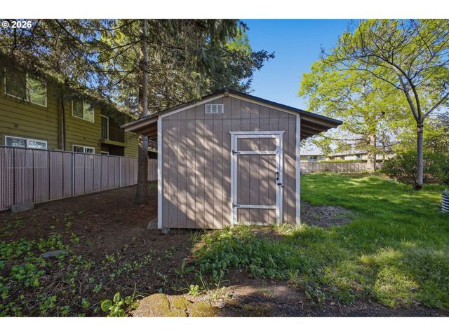 12101 Se LINCOLN St, Portland, OR 97216
