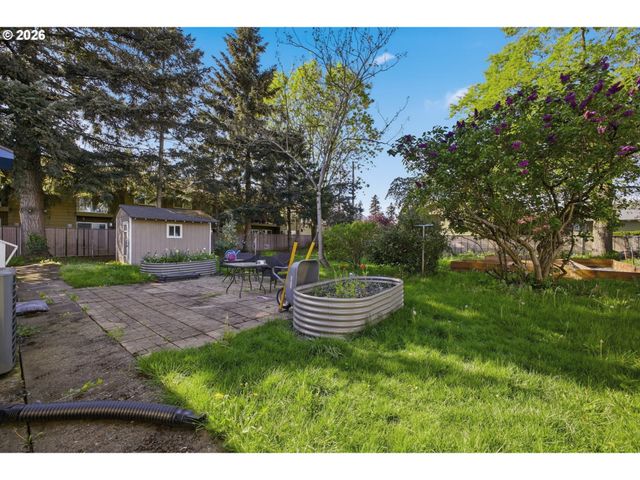12101 Se LINCOLN St, Portland, OR 97216