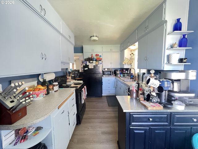 12101 Se LINCOLN St, Portland, OR 97216