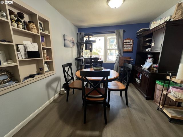 12101 Se LINCOLN St, Portland, OR 97216