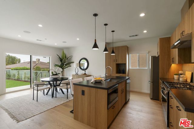 3815 S Cochran Avenue, Los Angeles, CA 90008