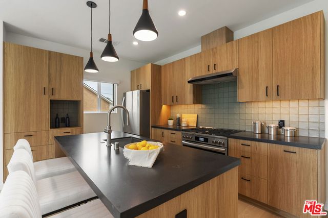 3815 S Cochran Avenue, Los Angeles, CA 90008