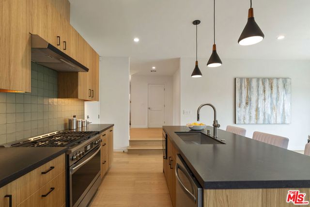 3815 S Cochran Avenue, Los Angeles, CA 90008