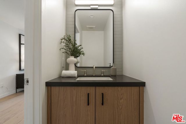 3815 S Cochran Avenue, Los Angeles, CA 90008