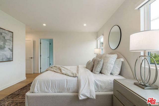 3815 S Cochran Avenue, Los Angeles, CA 90008