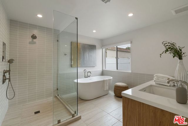 3815 S Cochran Avenue, Los Angeles, CA 90008