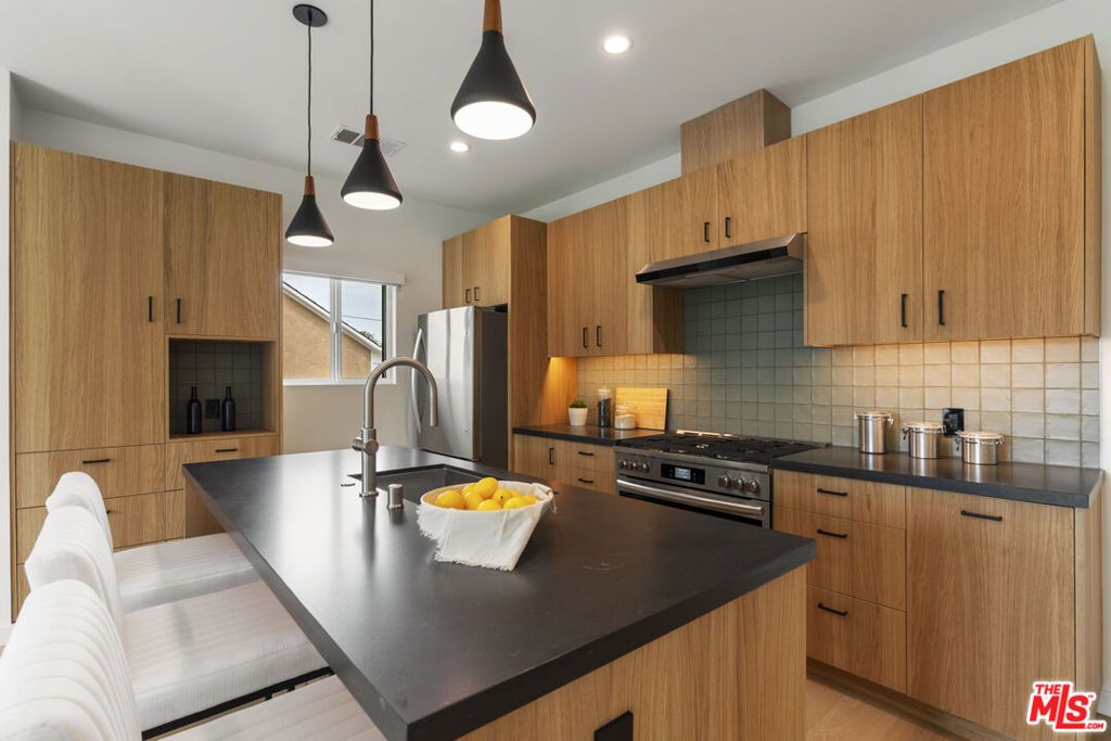 Image 17 of property listing at 3815 S Cochran Avenue, Los Angeles, CA 90008