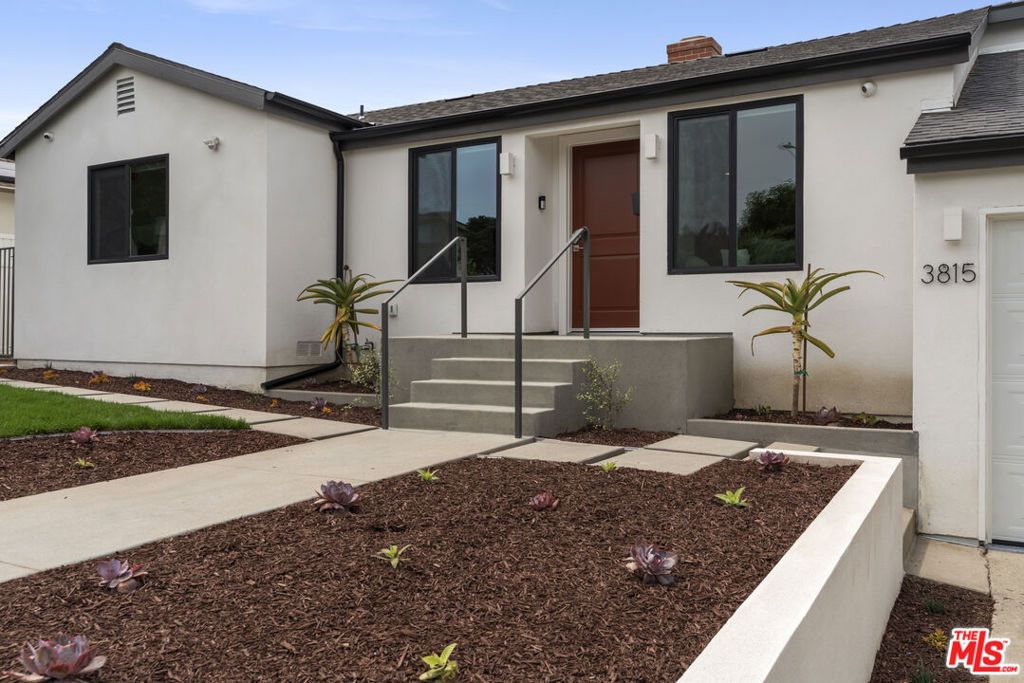 Image 2 of property listing at 3815 S Cochran Avenue, Los Angeles, CA 90008