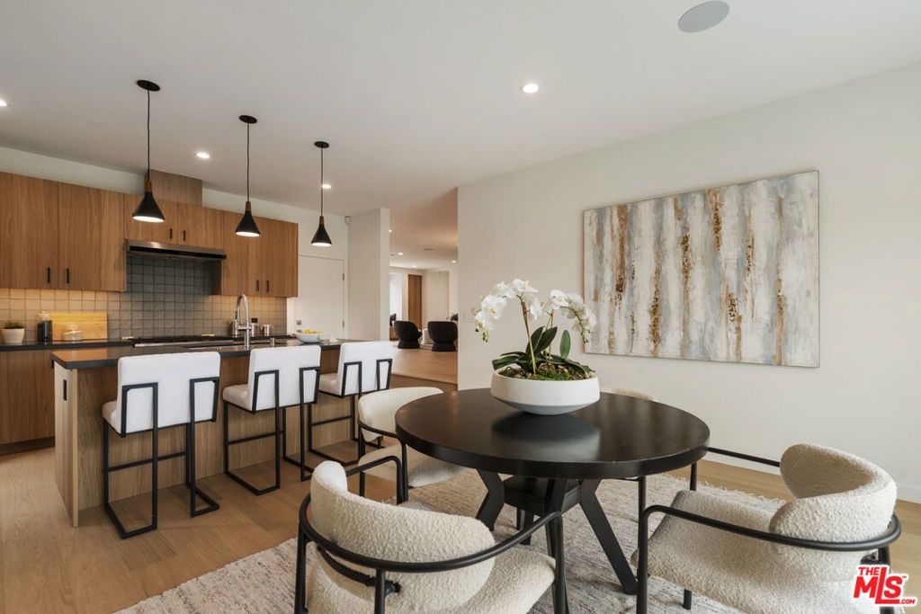 Image 20 of property listing at 3815 S Cochran Avenue, Los Angeles, CA 90008