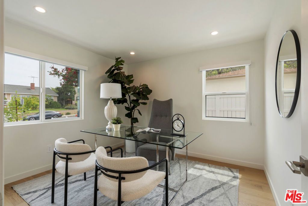 Image 24 of property listing at 3815 S Cochran Avenue, Los Angeles, CA 90008