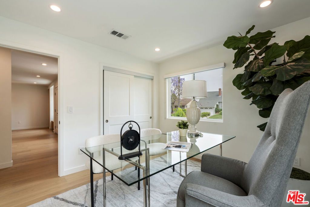 Image 25 of property listing at 3815 S Cochran Avenue, Los Angeles, CA 90008