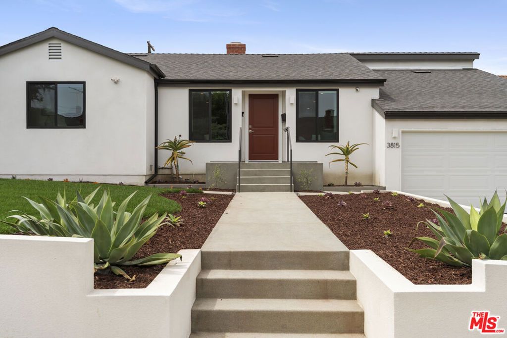 Image 3 of property listing at 3815 S Cochran Avenue, Los Angeles, CA 90008