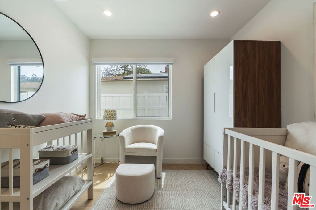 Image 30 of property listing at 3815 S Cochran Avenue, Los Angeles, CA 90008