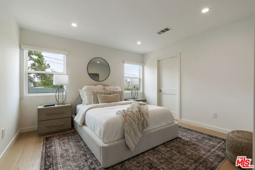 Image 31 of property listing at 3815 S Cochran Avenue, Los Angeles, CA 90008