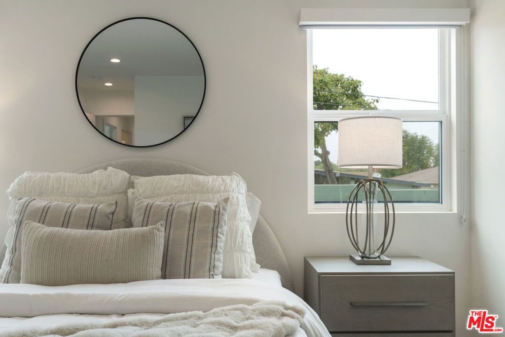 Image 32 of property listing at 3815 S Cochran Avenue, Los Angeles, CA 90008