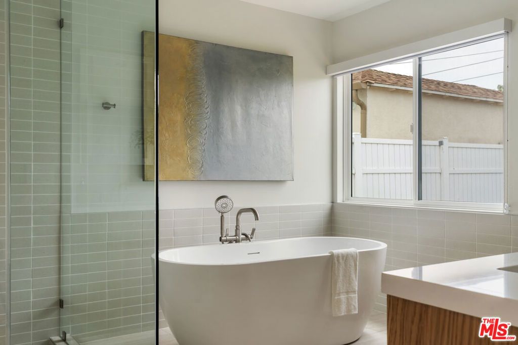 Image 36 of property listing at 3815 S Cochran Avenue, Los Angeles, CA 90008