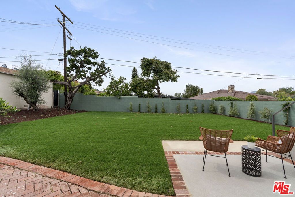 Image 39 of property listing at 3815 S Cochran Avenue, Los Angeles, CA 90008