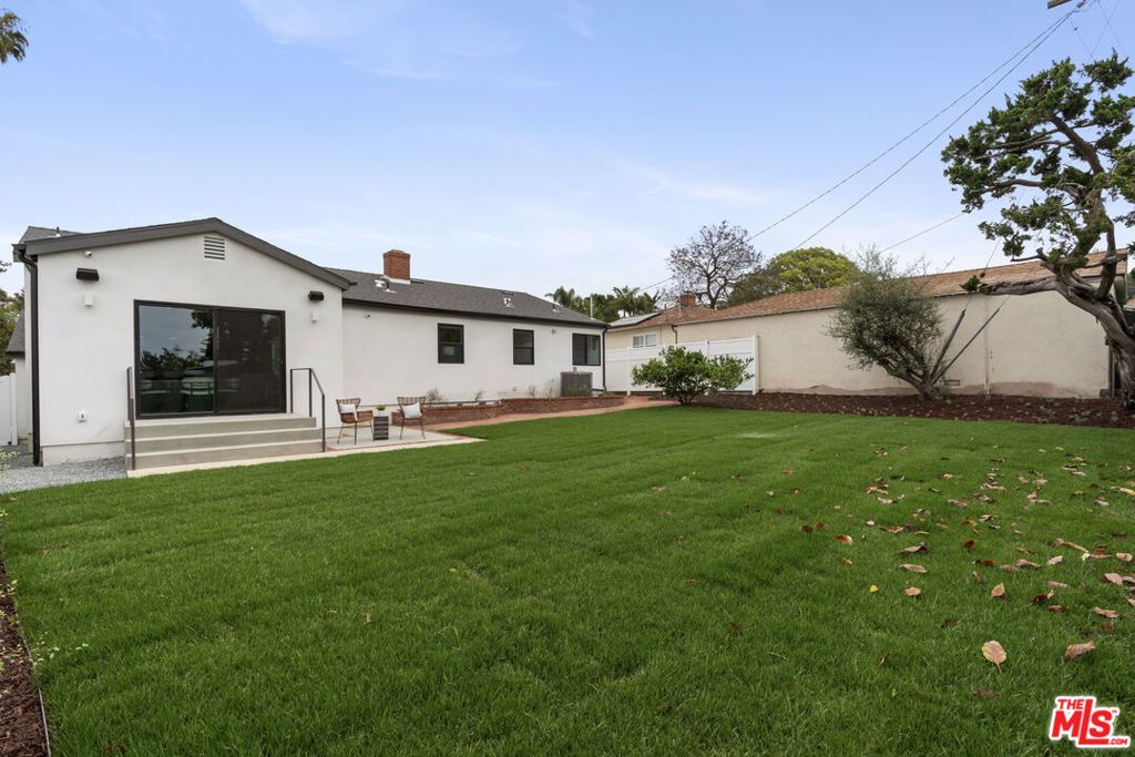 Image 42 of property listing at 3815 S Cochran Avenue, Los Angeles, CA 90008