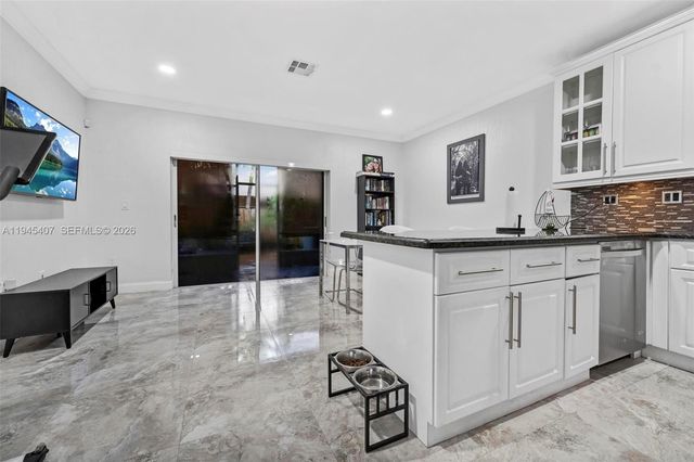 16618 NW 71st Ave, Miami Lakes, FL 33014