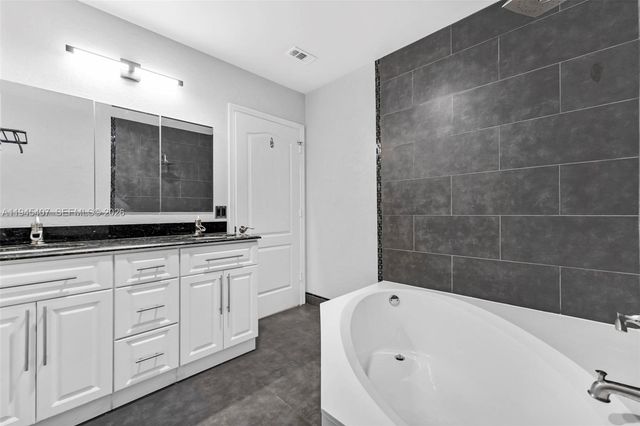 16618 NW 71st Ave, Miami Lakes, FL 33014