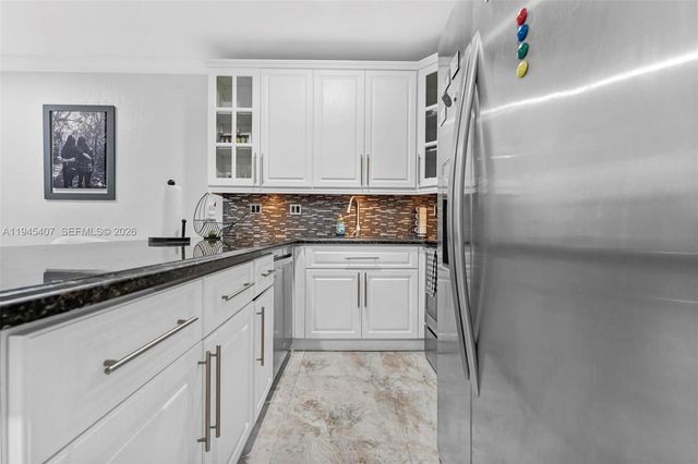 16618 NW 71st Ave, Miami Lakes, FL 33014