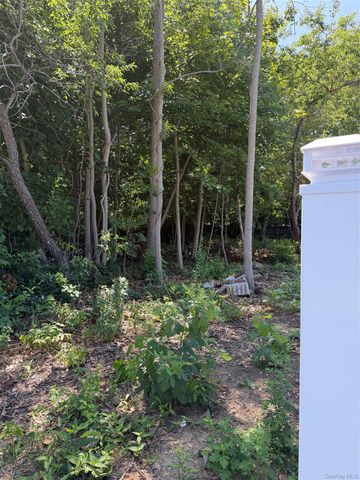 72 Phelps Lane, North Babylon, NY 11703