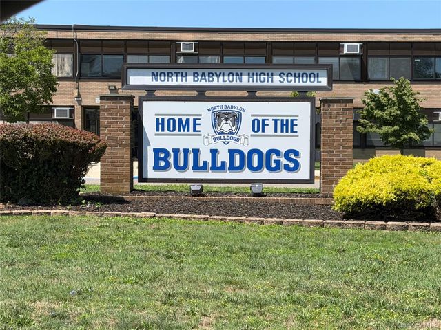 72 Phelps Lane, North Babylon, NY 11703