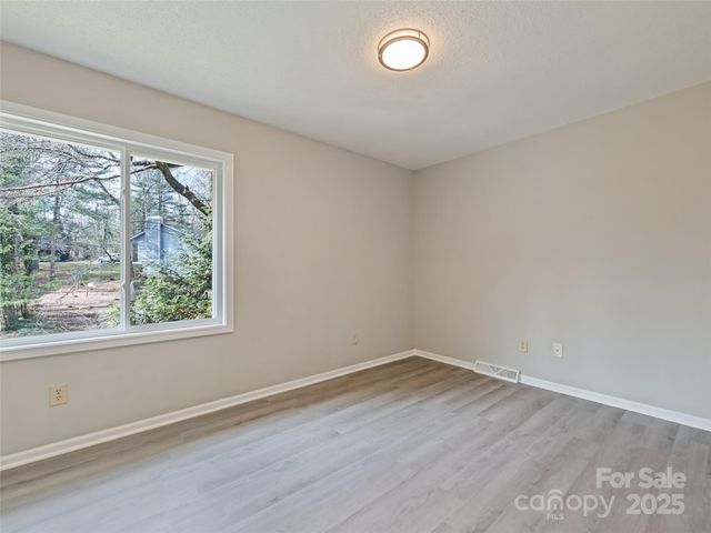 10 New Bern Drive, Fletcher, NC 28732