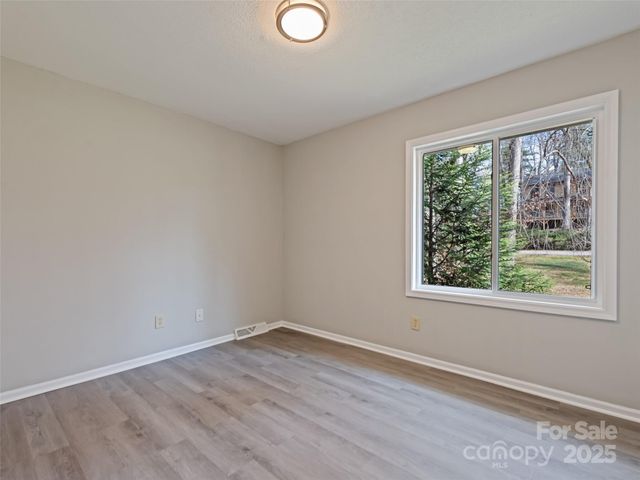 10 New Bern Drive, Fletcher, NC 28732